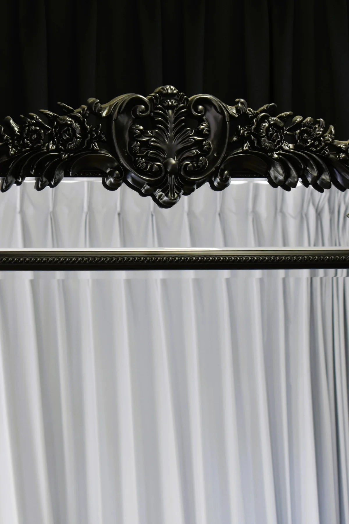 Hampton Rose - Black - 210cm x 120cm